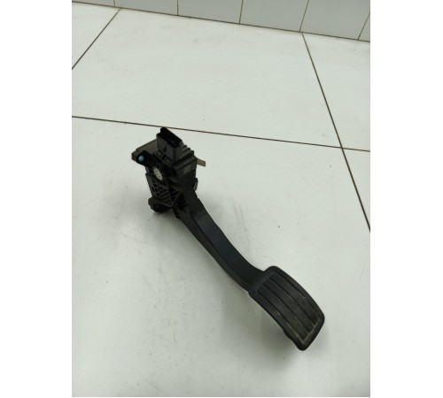 Педаль акселератора