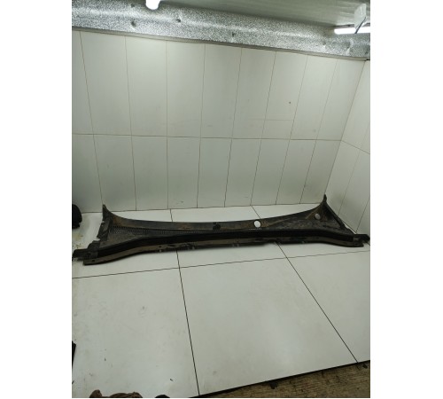 Планка под лобовое стекло жабо