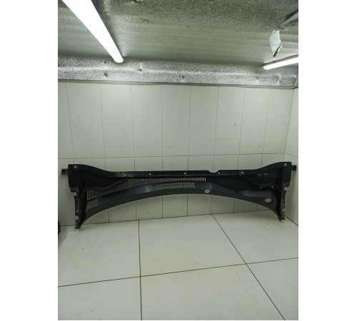 Планка под лобовое стекло жабо