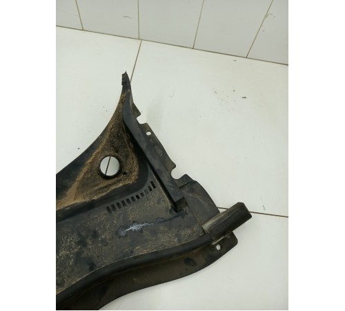 Планка под лобовое стекло жабо