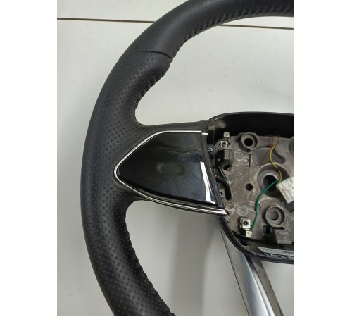 Рулевое колесо в сборе с многофункциональными кнопками