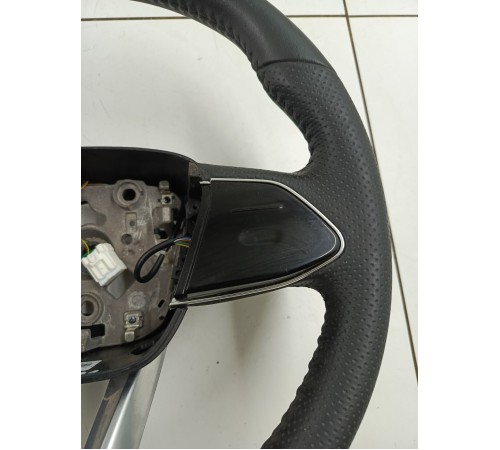 Рулевое колесо в сборе с многофункциональными кнопками