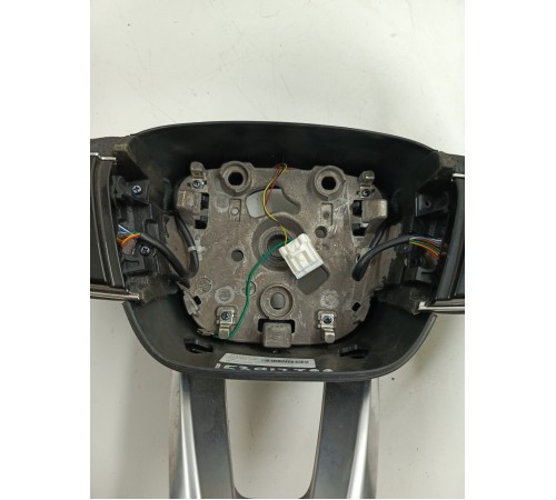 Рулевое колесо в сборе с многофункциональными кнопками