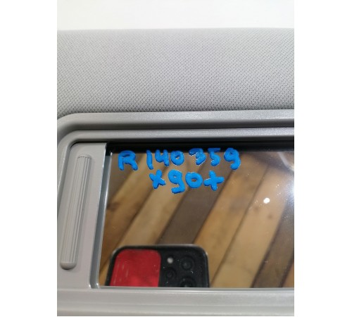 Козырек солнцезащитный правый