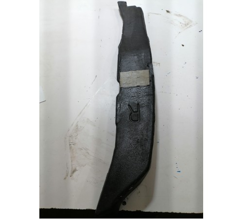 Уплотнитель крыла передний правый