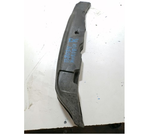 Уплотнитель крыла передний правый