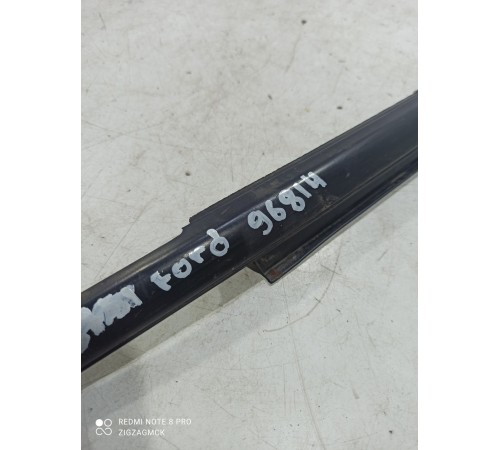 Уплотнитель стекла (передний правый внутренний)