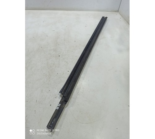 Уплотнитель стекла (передний правый внутренний)