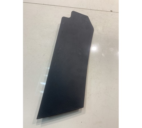 Накладка (передняя, правая)