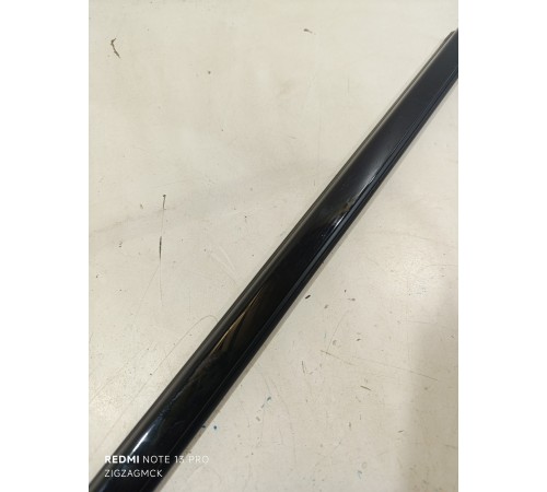 Молдинг стекла двери передний правый