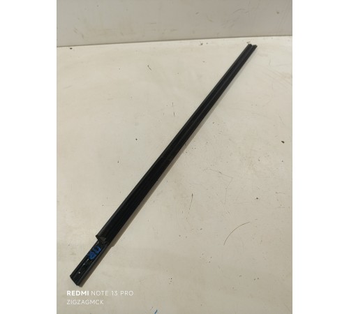 Молдинг стекла двери передний правый