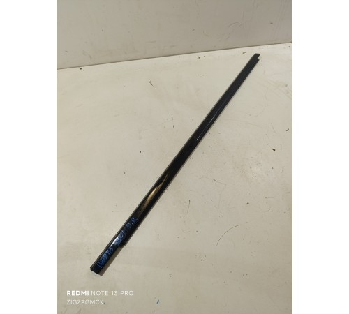 Молдинг стекла двери передний правый