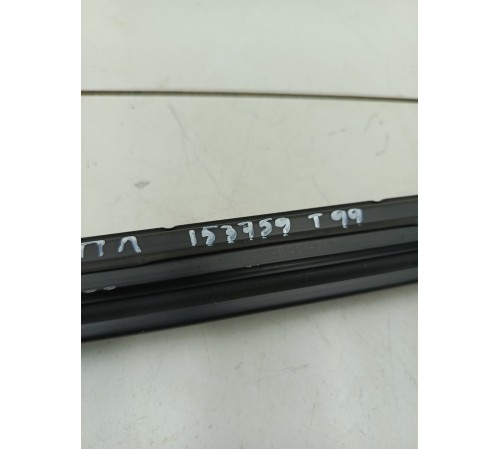 Уплотнитель стекла передний левый внутренний