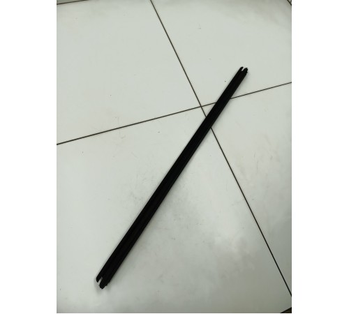 Уплотнитель стекла передний левый внутренний