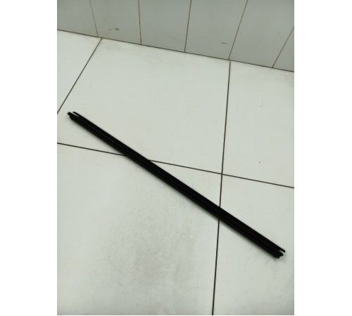 Уплотнитель стекла передний левый внутренний