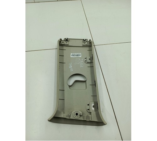 Обшивка центральной стойки правая верхняя