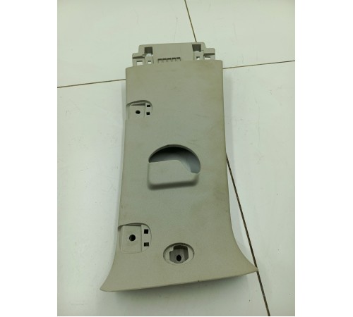 Обшивка центральной стойки правая верхняя