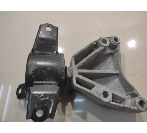 Опора двигателя (правая)