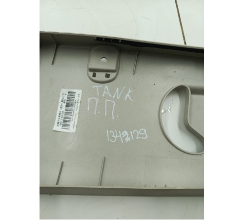 Обшивка центральной стойки правая верхняя