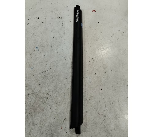 Уплотнитель стекла (задний, правый, внутренний)