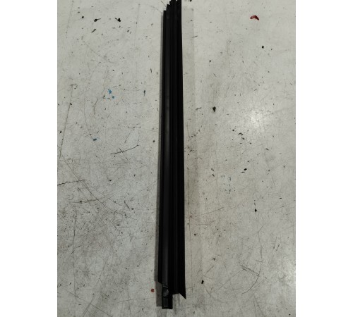 Уплотнитель стекла (задний, правый, внутренний)