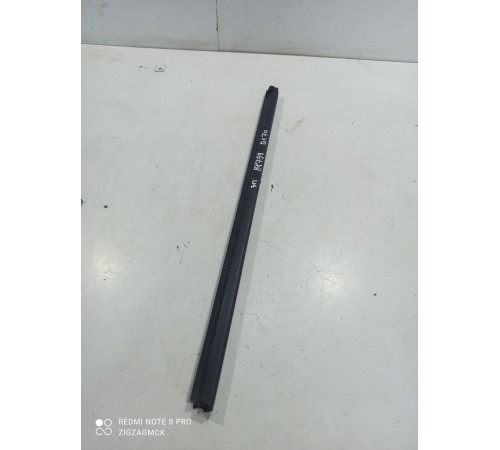 Уплотнитель стекла (задний правый внутренний)