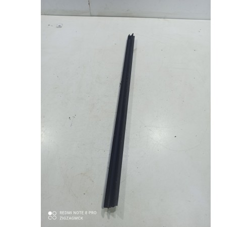 Уплотнитель стекла (задний правый внутренний)