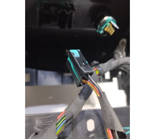 Консоль между сидений-подлокотник