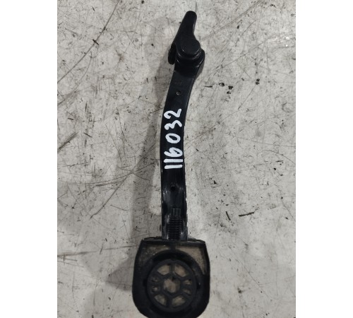 Ограничитель двери передний левый