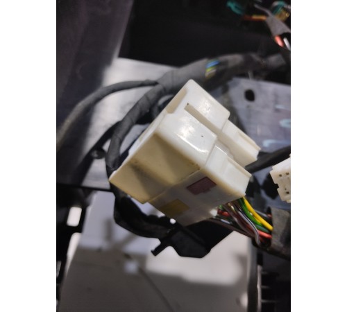 Консоль между сидений-подлокотник