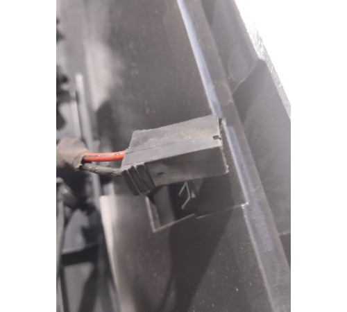 Консоль между сидений-подлокотник