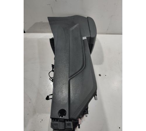 Консоль между сидений-подлокотник