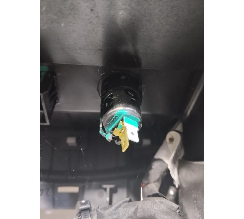 Консоль между сидений-подлокотник