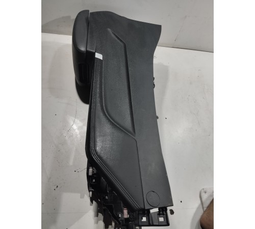 Консоль между сидений-подлокотник