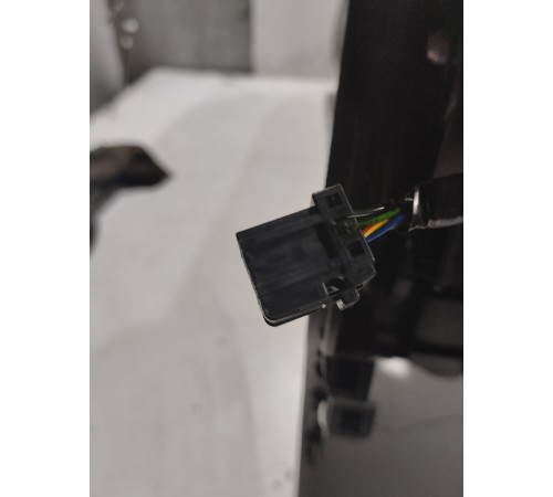 Консоль между сидений-подлокотник