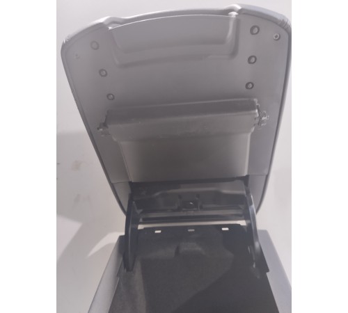 Консоль между сидений-подлокотник