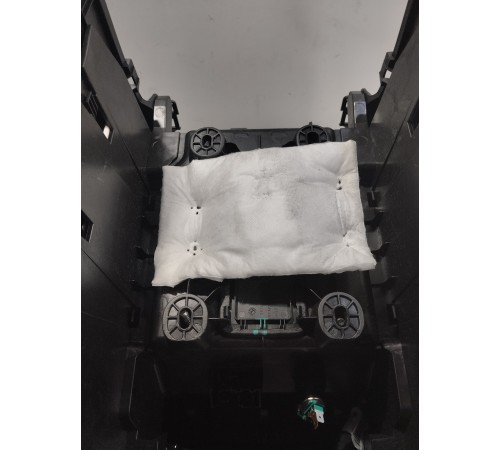 Консоль между сидений-подлокотник