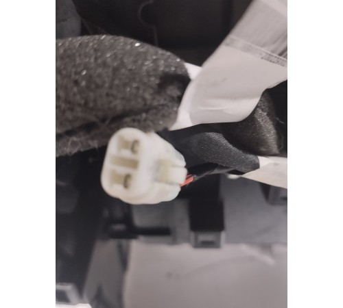 Консоль между сидений-подлокотник