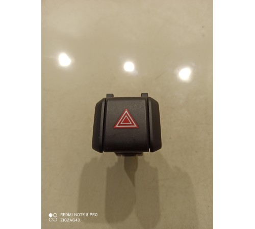 Кнопка включения аварийной сигнализации