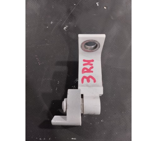 Петля двери(задняя правая нижняя)