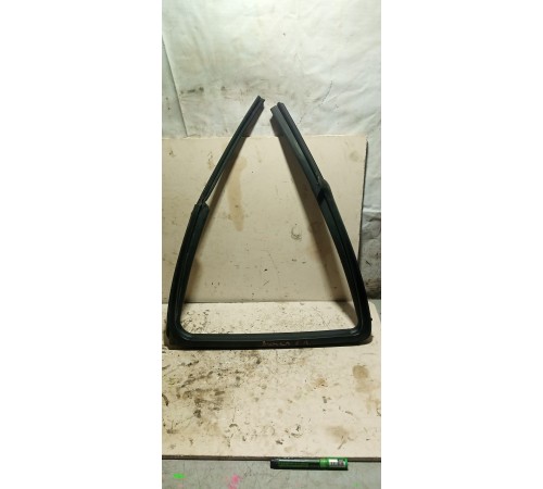 Уплотнитель Стекла двери Задний Левый