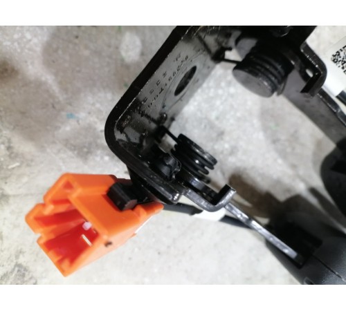 Ответная часть ремня безопасности