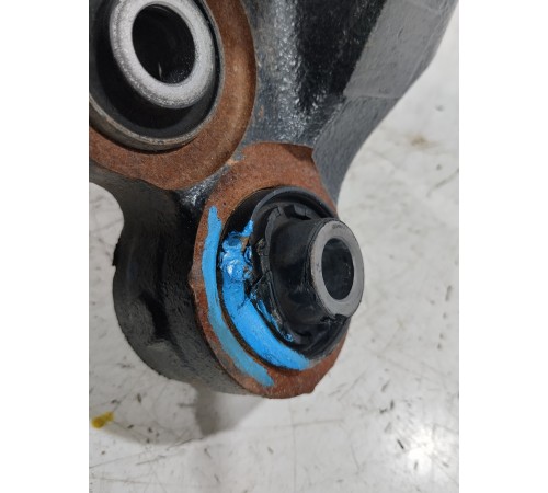 Кулак поворотный задний левый