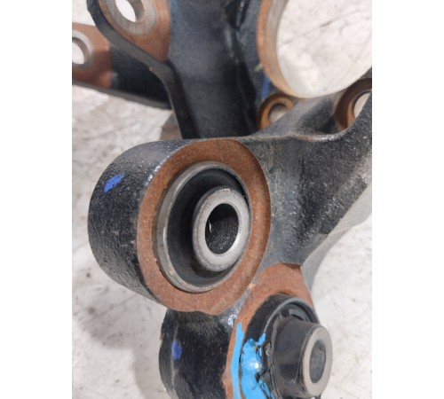 Кулак поворотный задний левый