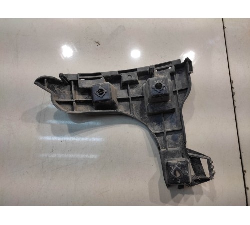 Кронштейн заднего бампера (правый)