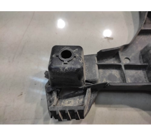 Кронштейн заднего бампера (правый)