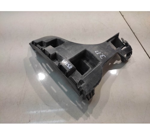 Кронштейн заднего бампера (правый)