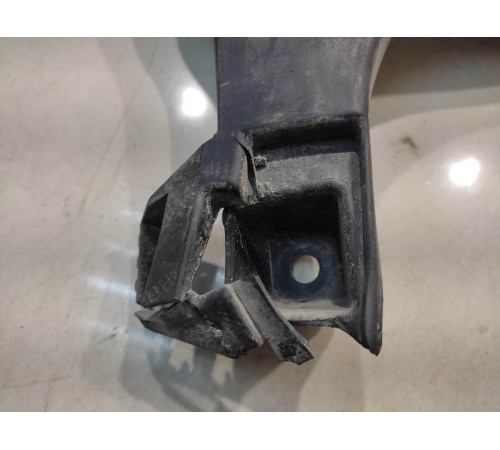 Кронштейн заднего бампера (правый)