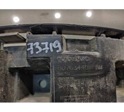 Кронштейн заднего бампера (правый)