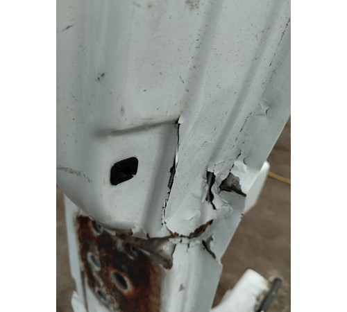 Левый порог кабины со стойкой лобового стекла